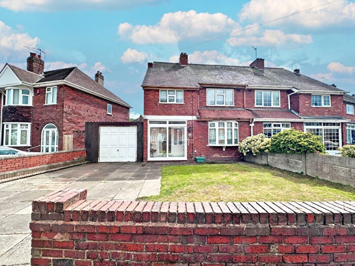 3 Bedroom Semi-Detached House For Sale In Glebefields Road, Tipton, DY4