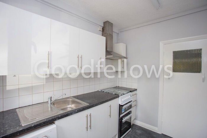 3 Bedroom Maisonette To Rent In Perth Close, London, SW20