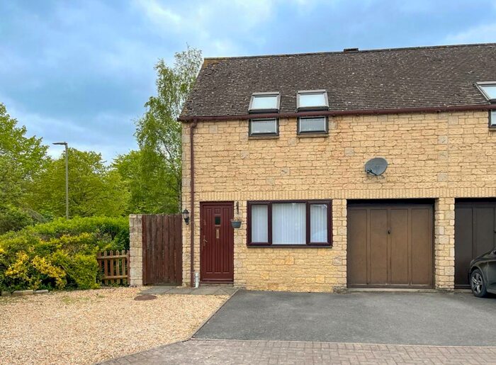 3 Bedroom Detached House To Rent In Broadway Close, Witney, Oxfordshire, OX28