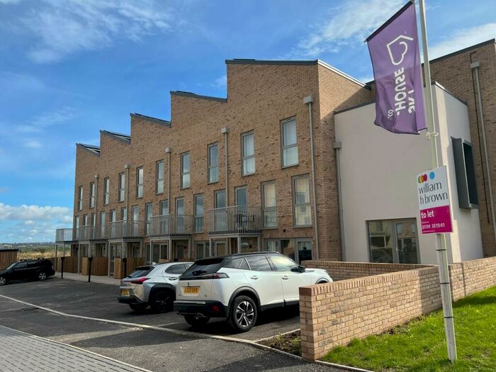 4 Bedroom Town House To Rent In Lescar Road, Waverley, Rotherham, S60