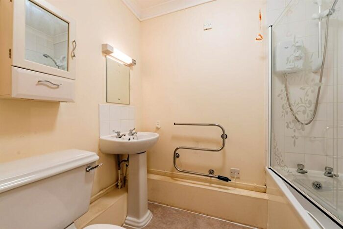 1 Bedroom Retirement Property To Rent In Oakland Court, Fitzalan Road, Littlehampton, BN17