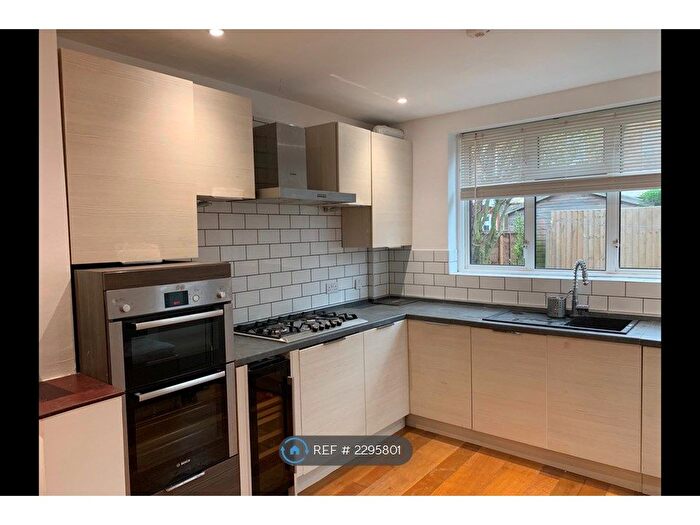 2 Bedroom Flat To Rent In Audley Road, London, NW4