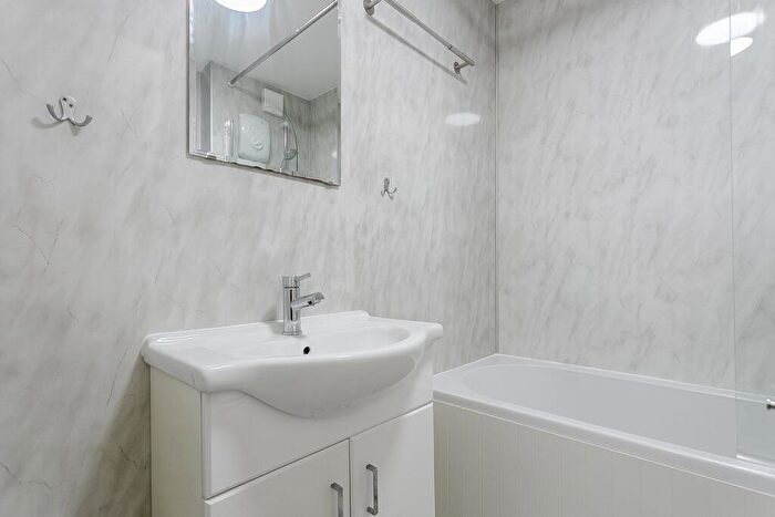 1 Bedroom Flat For Sale In Laichpark Loan, Edinburgh, EH14