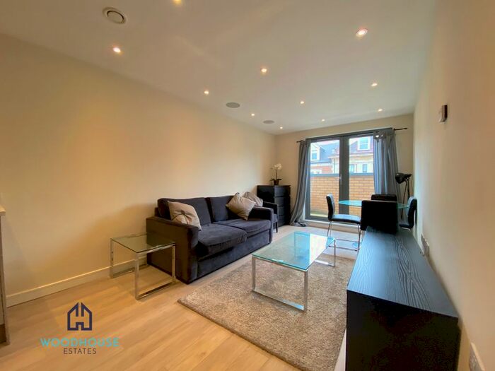 2 Bedroom Flat To Rent In Friern Barnet Road, London, N11