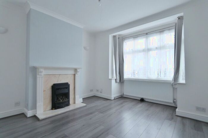 3 Bedroom Semi-Detached House To Rent In Brentwood Road, Romford, RM2