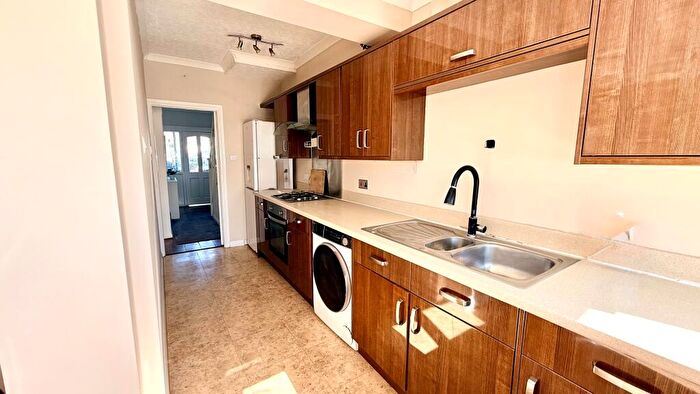 3 Bedroom House To Rent In Roding Lane North, Woodford Green, IG8