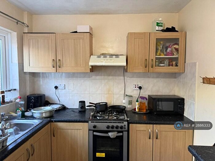 3 Bedroom Terraced House To Rent In Kennington Road, Nottingham, NG8