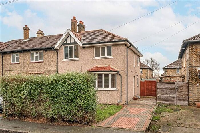 3 Bedroom Semi-Detached House To Rent In Meadowside, London, SE9