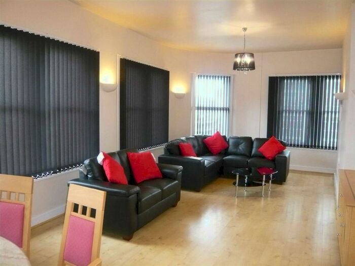 3 Bedroom Apartment To Rent In Portland St, Piccadilly, M1