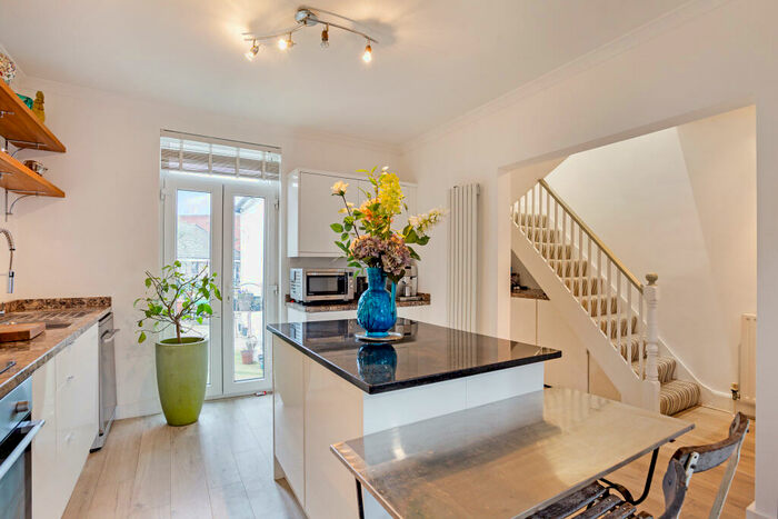 2 Bedroom Flat To Rent In Baker Street, Weybridge, KT13