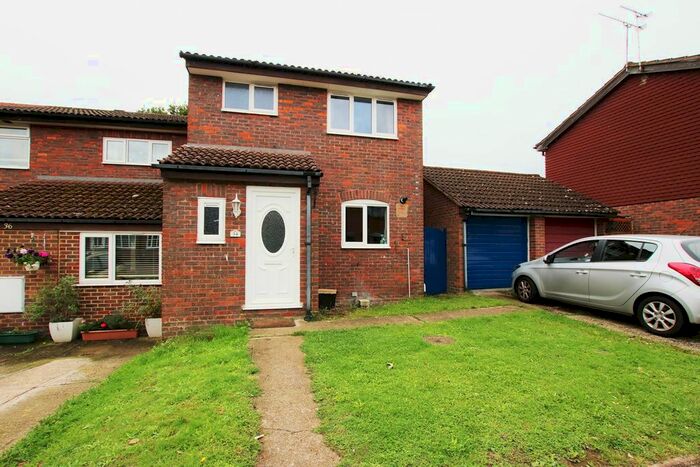 3 Bedroom Semi-Detached House To Rent In Tamar Way, Woosehill, Wokingham, RG41