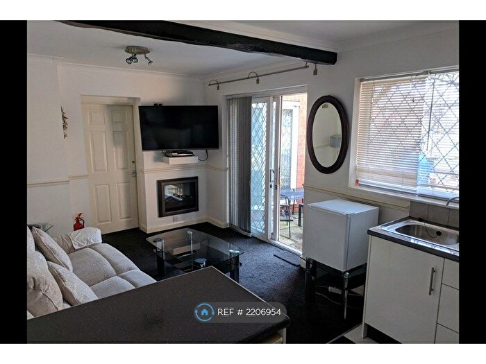 Studio To Rent In Denby Dale Road, Wakefield, WF4