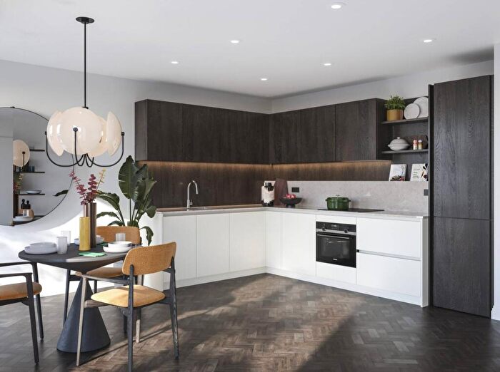 1 Bedroom Flat For Sale In Queens Cross, Royal Docks, E16