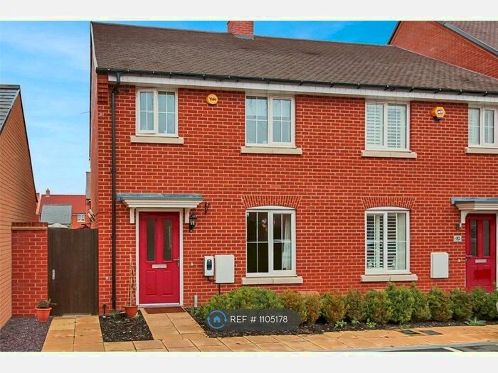 3 Bedroom Semi-Detached House To Rent In Comet Way, Aylesbury, HP18