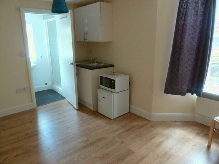 Studio To Rent In En-Suite Double Room &# Harringay Road, London &#, N15