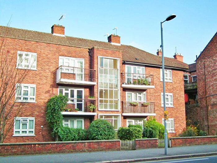 2 Bedroom Flat To Rent In Coombe Road, New Malden, KT3