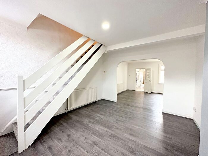 3 Bedroom Terraced House To Rent In Cross Street, Nuneaton, CV10