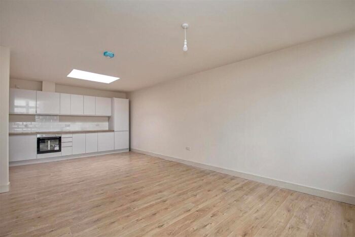 1 Bedroom Flat To Rent In High Street, Rushden, NN10