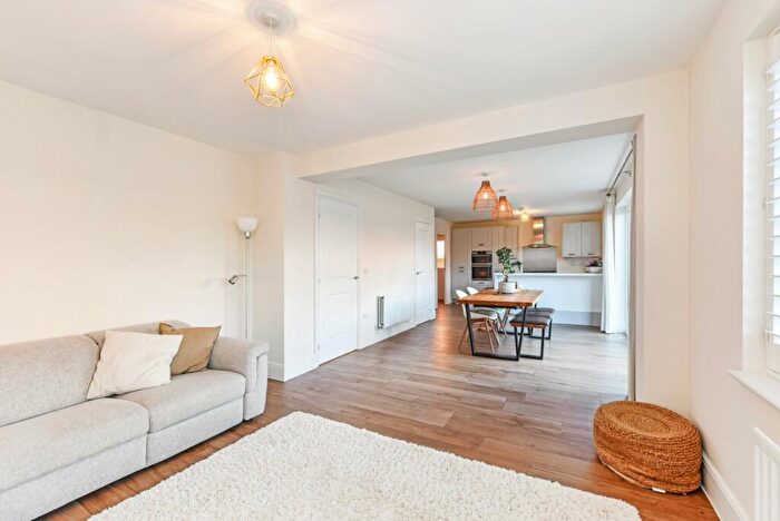 4 Bedroom Detached House For Sale In Minstrel Close, Alton, Hampshire, GU34