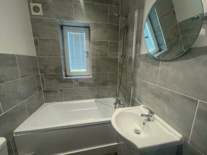 2 Bedroom Terraced House To Rent In Greysheils Avenue, Headingley, Leeds, LS6