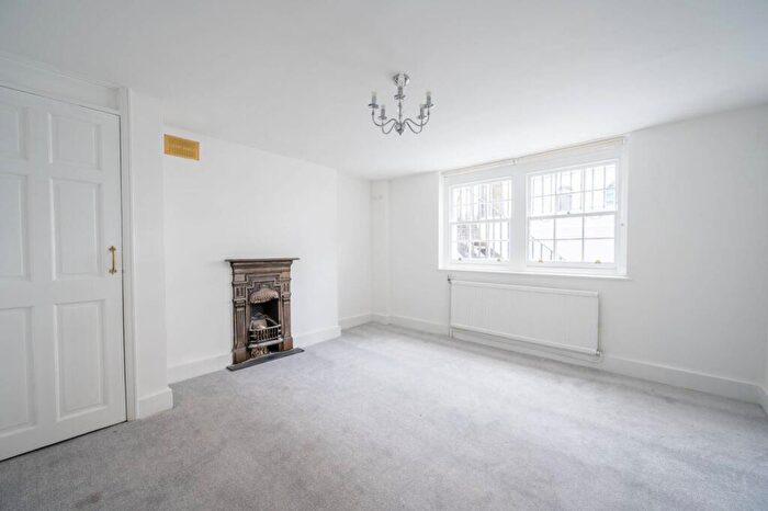 3 Bedroom Flat For Sale In Offord Road, Islington, London, N1