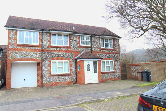 4 Bedroom Detached House To Rent In Foxhill, LU2