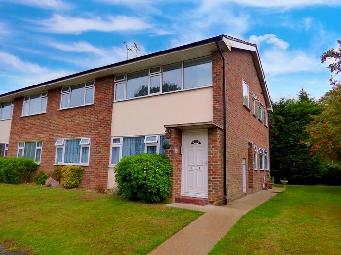 2 Bedroom Flat To Rent In Elm Place, Rustington, BN16