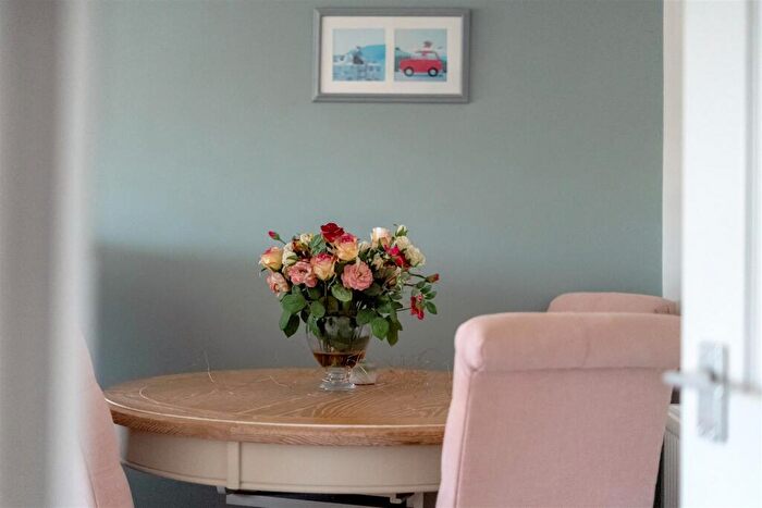 2 Bedroom Flat For Sale In Sandringham Court, Swanage, BH19 - Photo 5