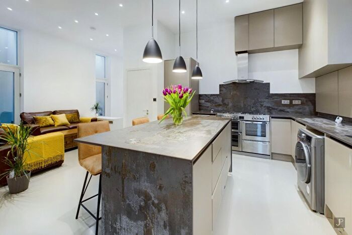 3 Bedroom Property To Rent In Willow Close, Hutton, Brentwood, CM13