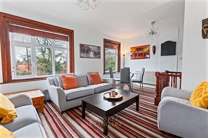 2 Bedroom Maisonette For Sale In Brighton Road, Horley, RH6