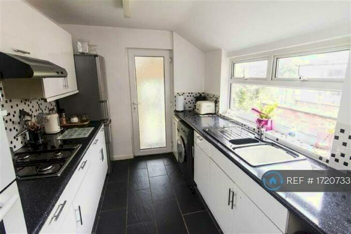 3 Bedroom Terraced House To Rent In Rockingham Road, Kettering, NN16