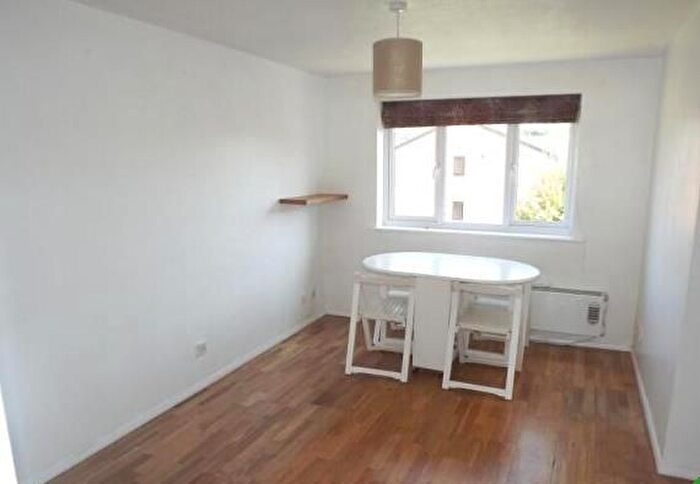 1 Bedroom Property To Rent In Courtlands Close, Watford, WD24