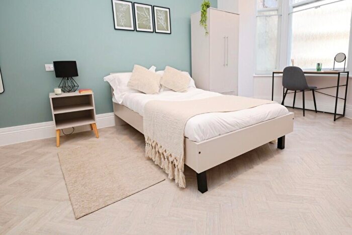 Studio To Rent In Old Christchurch Road, Bournemouth, Dorset, BH1