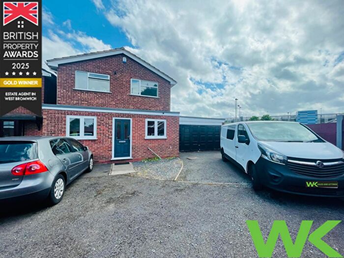 3 Bedroom Detached House For Sale In Park Crescent, West Bromwich, B71