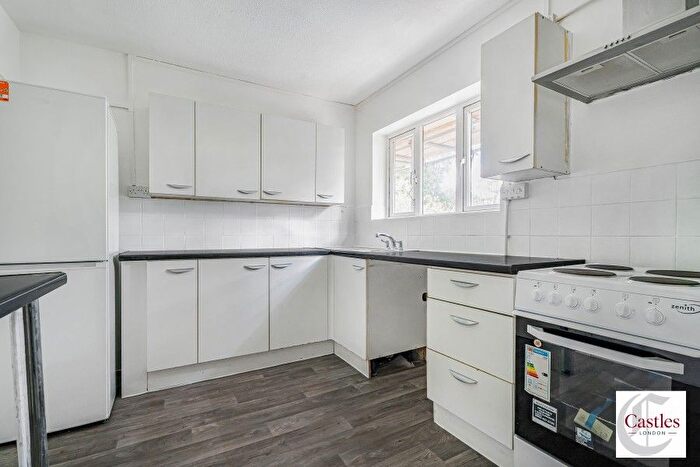 2 Bedroom Flat To Rent In Kempe Road, Enfield, EN1