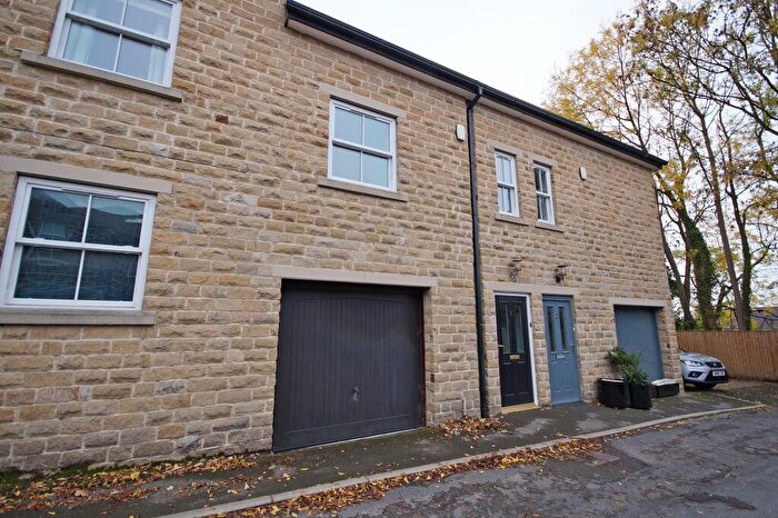 3 Bedroom Town House To Rent In Back Chatsworth Grove, Harrogate, HG1