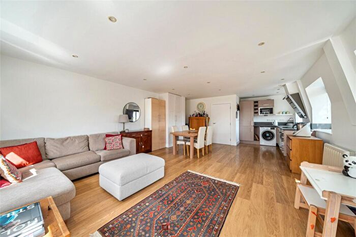 2 Bedroom Flat For Sale In Beckenham Road, Beckenham, BR3