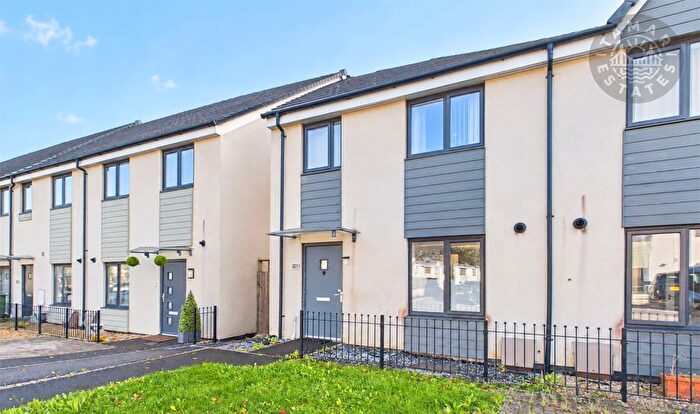 3 Bedroom End Terrace House For Sale In Pennycross Close, Plymouth, PL2