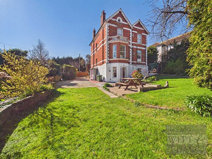 3 Bedroom Flat For Sale In De La Warr Road, Bexhill-On-Sea, TN40