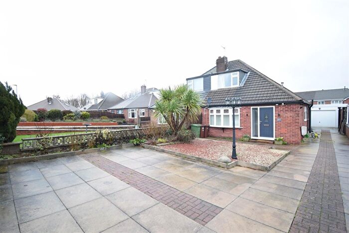 4 Bedroom Semi Detached Bungalow To Rent In Clayton Rise, Wakefield, WF1