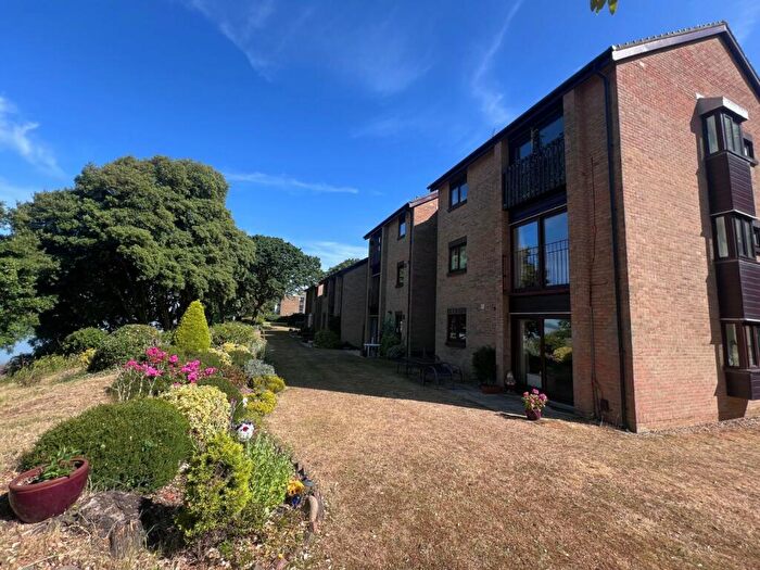 3 Bedroom Flat To Rent In Netley Cliff, Victoria Road, Netley Abbey, Southampton, SO31