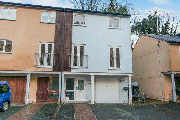 4 Bedroom Semi-Detached House For Sale In Porth Y Llechen, Y Felinheli, Gwynedd, LL56