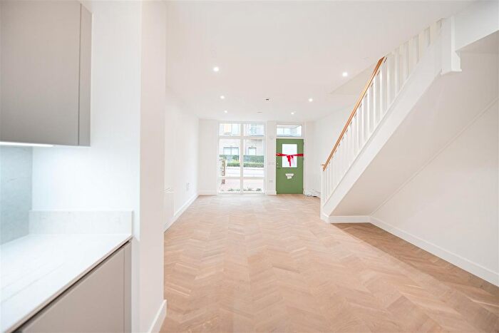 4 Bedroom Town House To Rent In Handley Drive, Kidbrooke, SE3
