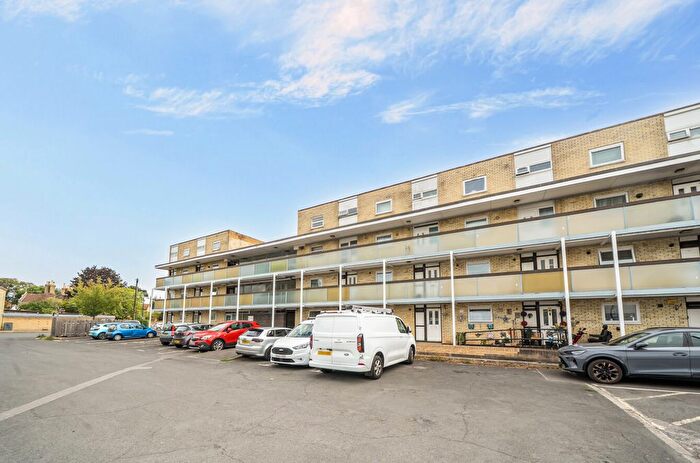 2 Bedroom Flat For Sale In Vaudrey Close, Shirley, Southampton, Hampshire, SO15