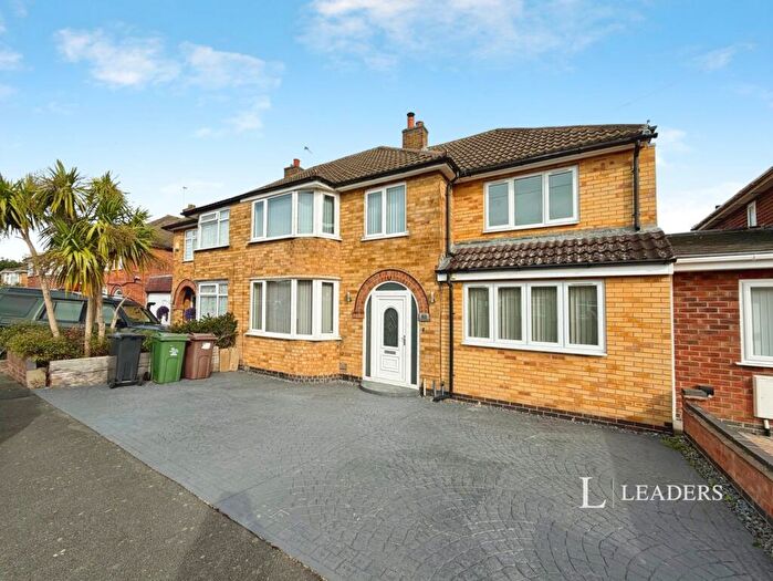 4 Bedroom Semi-Detached House To Rent In Moorgate Avenue, Birstall, LE4