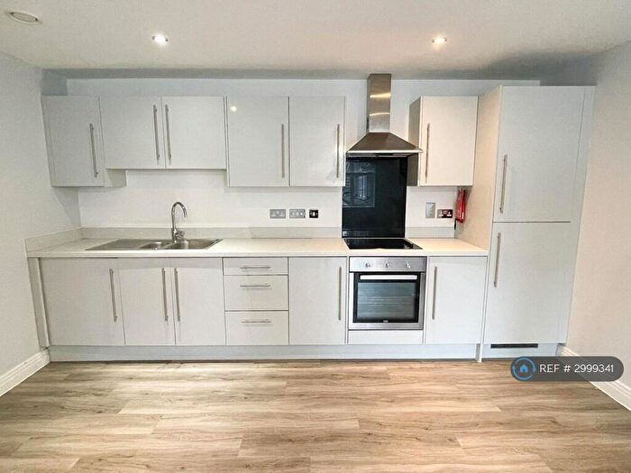 2 Bedroom Flat To Rent In Sycamore Court, Luton, LU2
