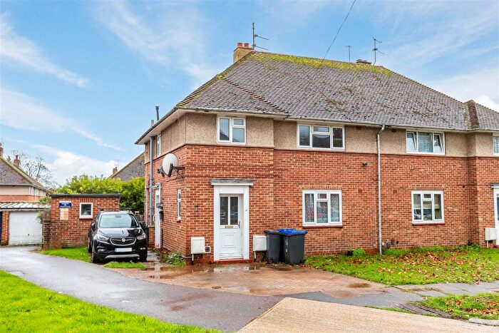 2 Bedroom Flat For Sale In Bramble Close, Worthing, BN13