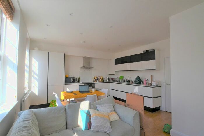 2 Bedroom Flat To Rent In Canberra House, London Road, St Albans, AL1