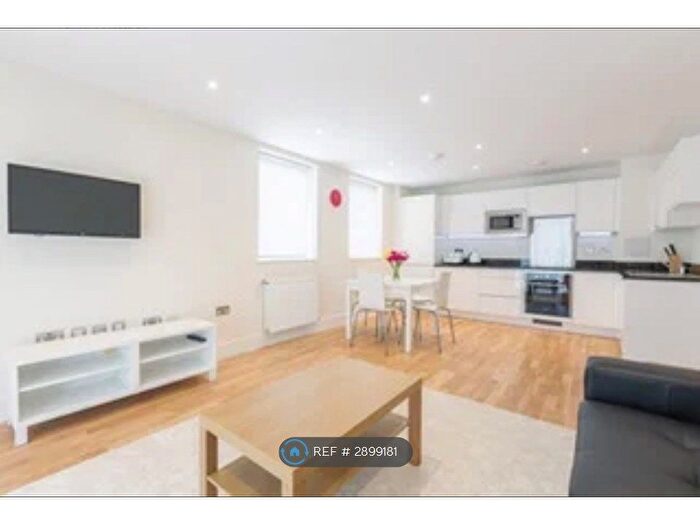3 Bedroom Flat To Rent In Birkdale House, London, E14