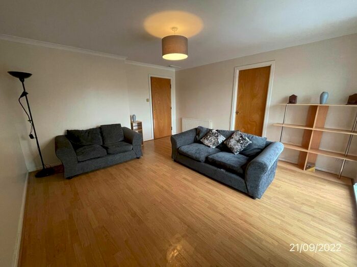 2 Bedroom Flat To Rent In Roslin Place, Second Floor Left, Aberdeen, AB24